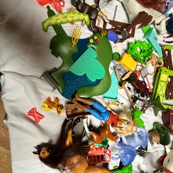 Playmobil Spirit DreamWorks Riding Free Playset lot Large - Picture 7 of 9